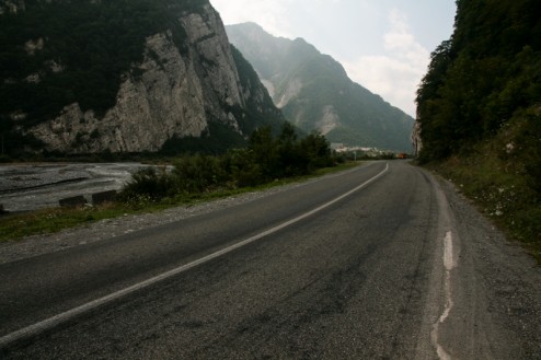 Russische Straße im Kaukasus